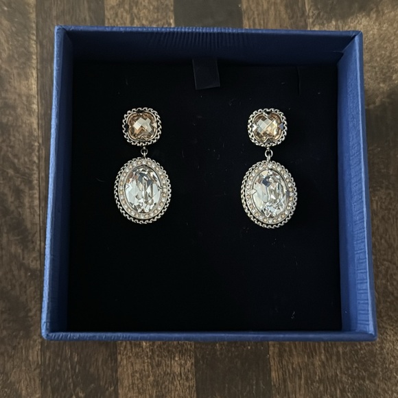 Swarovski Earrings ⭐️HP⭐️ - Picture 7 of 10